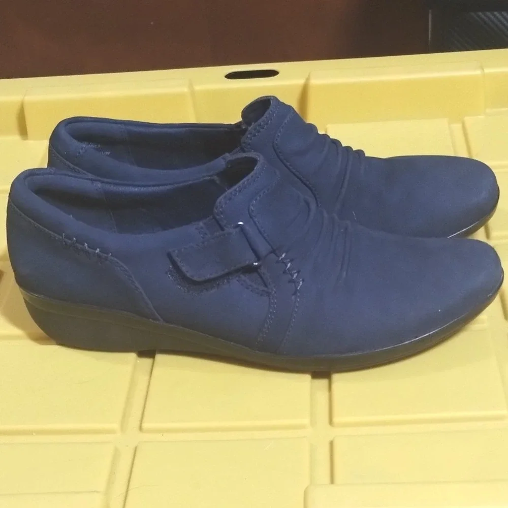Clarks Collection Navy Blue Suede Ruched Cushion Soft Slip On Wedge Loafers 8.5W